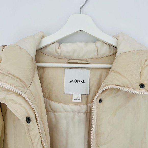 Monki - Oversized belted puffer - Picture 3 of 5